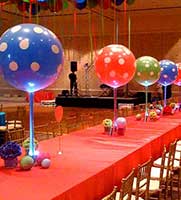 Large polka dot balloon sorbet centerpieces coordinate with flowers and tablecloth