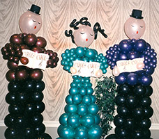 This trio of six foot tall balloon sculpture carolers gives an old-fashioned Christmas theme look to your party 