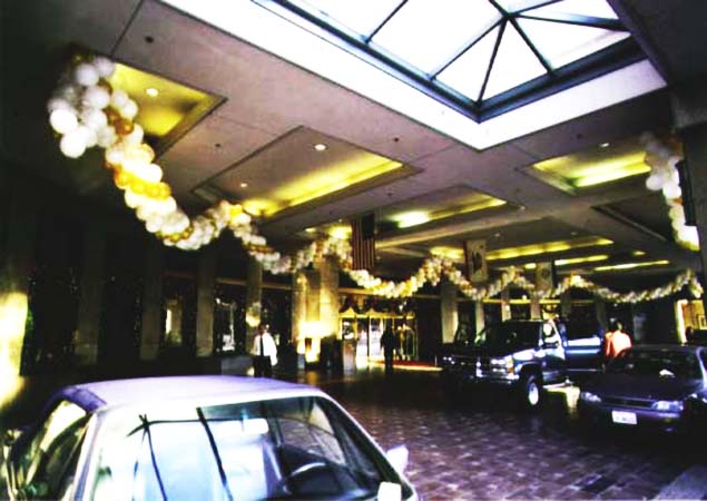 This one hundred foot long packed-style garland of gold and pearl white balloons served as the grand entrance decoration at the Fairmont Hotel San Jose at New Years' Eve