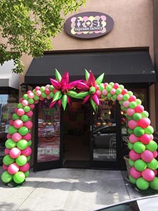 These arched balloon columns in corporate colors focus customers on a new Ferost Cupcake Factory store 