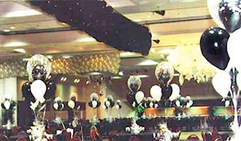Black & gold colored net style balloon drop