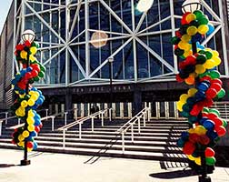 Serpentine-style balloon columns decorating exterior lights